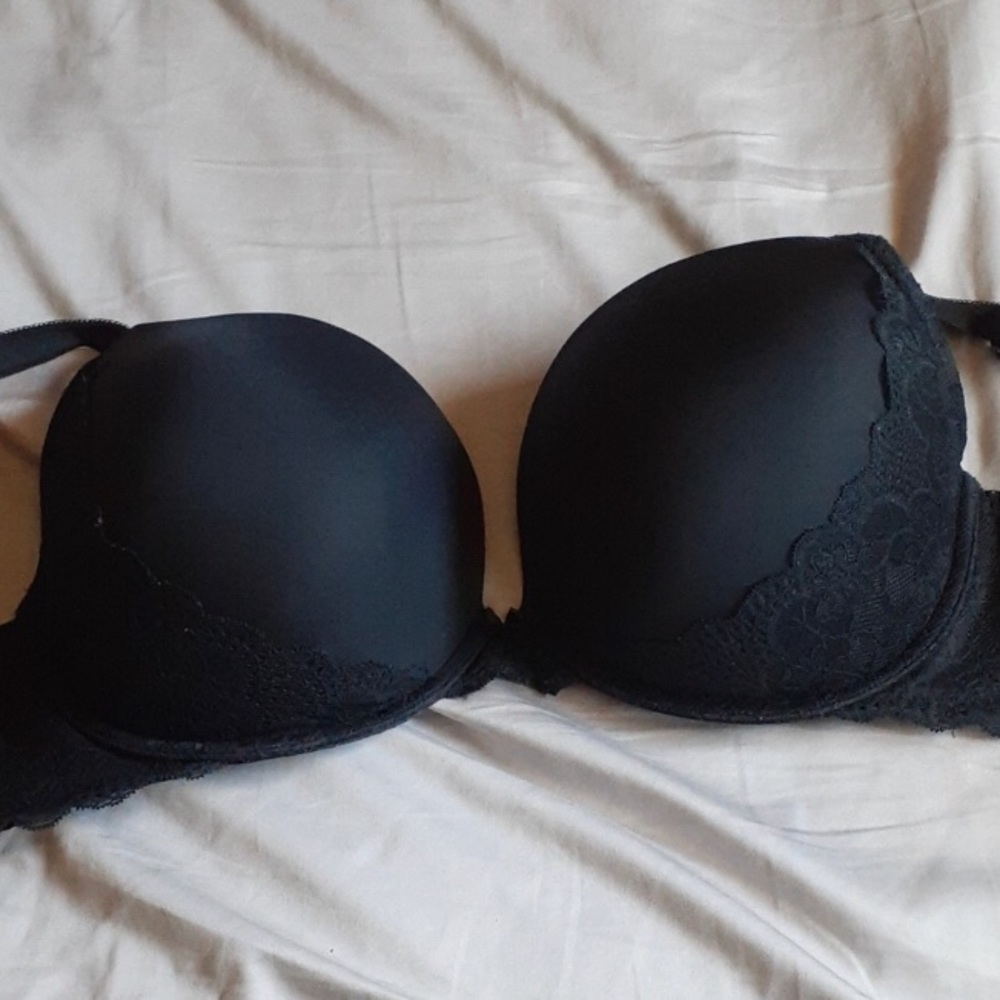 SOLD‼️🖤Torrid Black Lace Bra 40 3x D’s 🖤